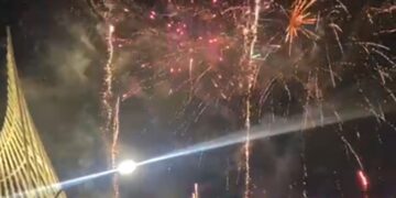 Keren! Pesta Kembang Api Tahun Baru Imlek di Margo City Terangi Langit Depok