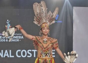 Kisah Inspiratif Aqueensa Kinara, Siswi SMP di Depok yang Tembus Panggung Fashion Internasional