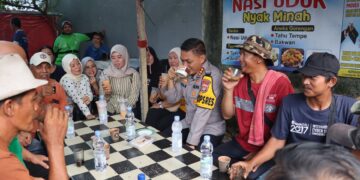 Sambangi Warga, Pedagang Kaki Lima hingga Emak-emak Curhat Langsung ke Kapolres Metro Depok