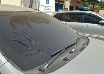 Debu Putih Keabu-abuan Muncul di Depok, Warga Kaitkan dengan Erupsi Anak Krakatau