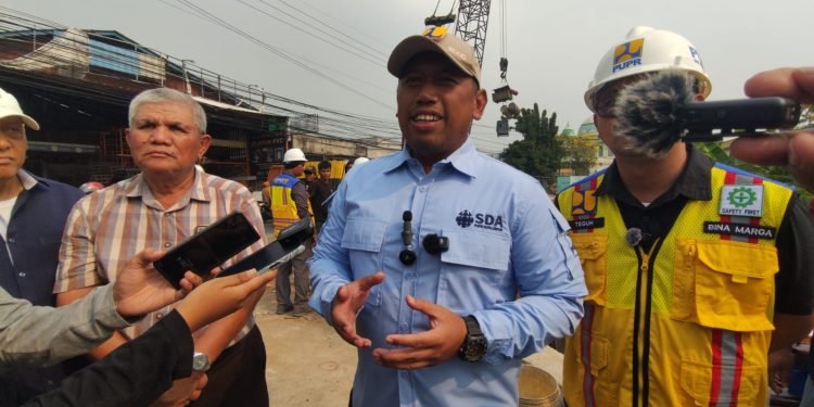 Akses Tol Disiapkan, Jalan Raya Cipayung Mulai Diperlebar
